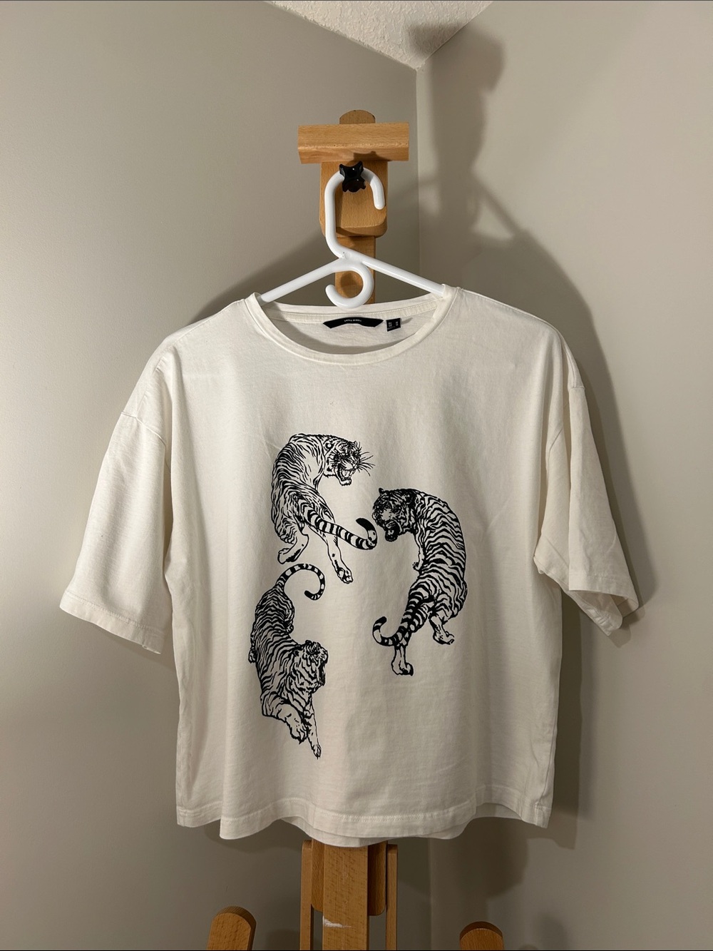 Vero Moda | White Tee with Tiger Print | Size M